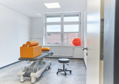 Bild des leeren Praxisraums für Physiotherapie